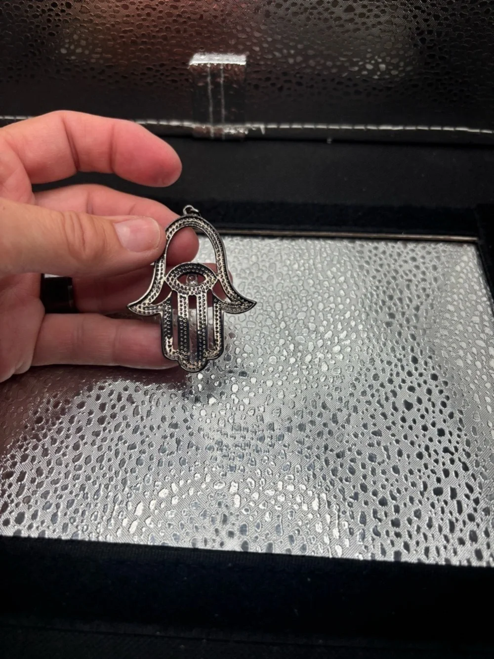 N/A sparkling hamsa